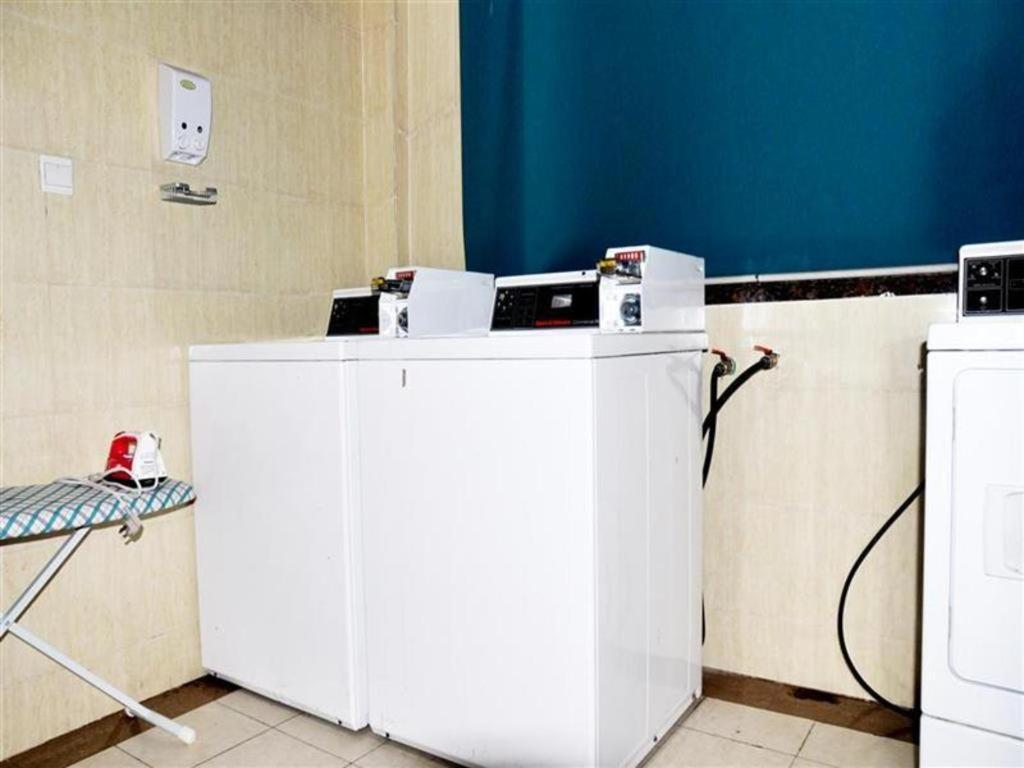 Vx Hotel Shanghai Yixian Road Dabaishu Buitenkant foto