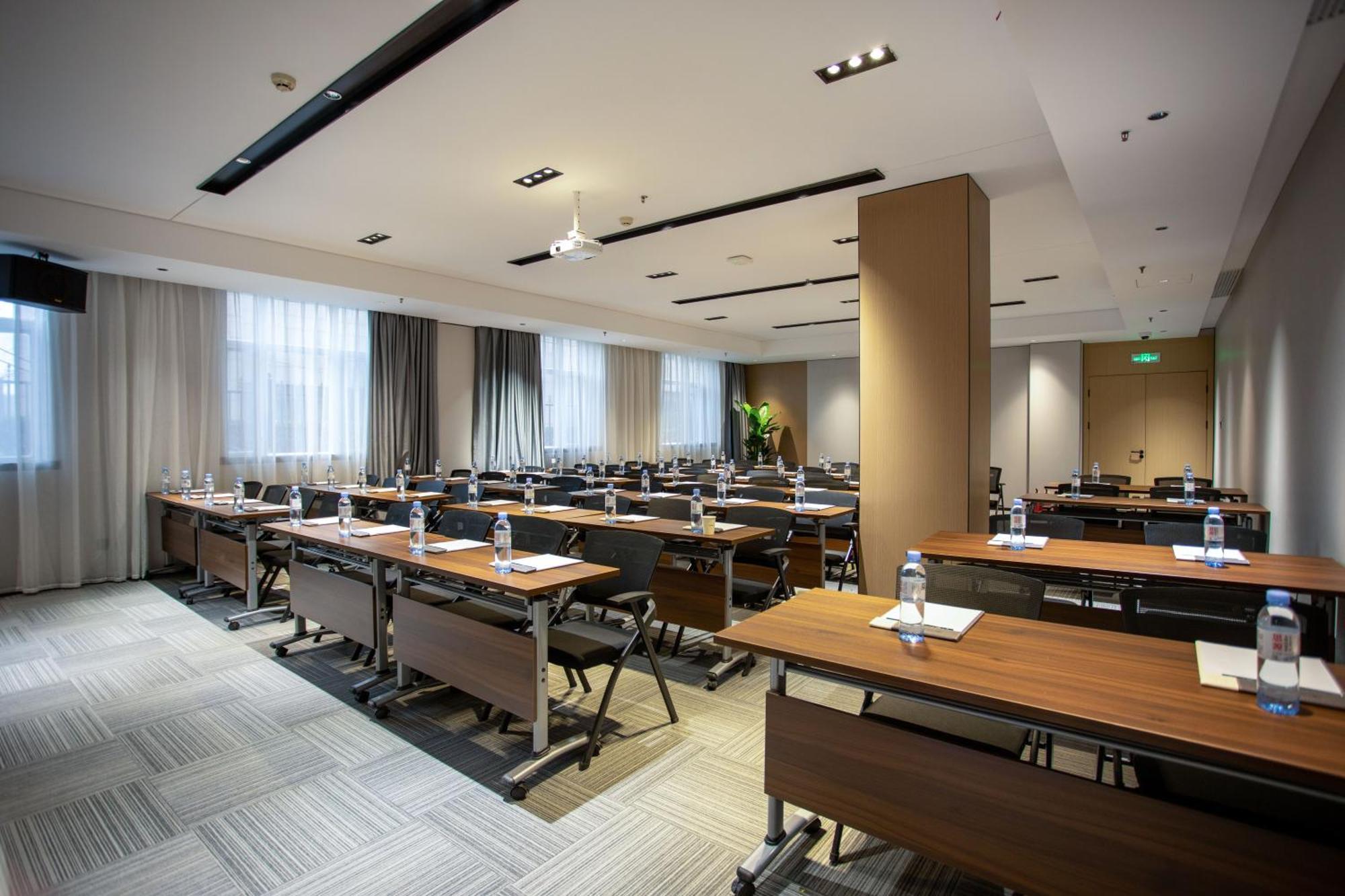 Vx Hotel Shanghai Yixian Road Dabaishu Buitenkant foto